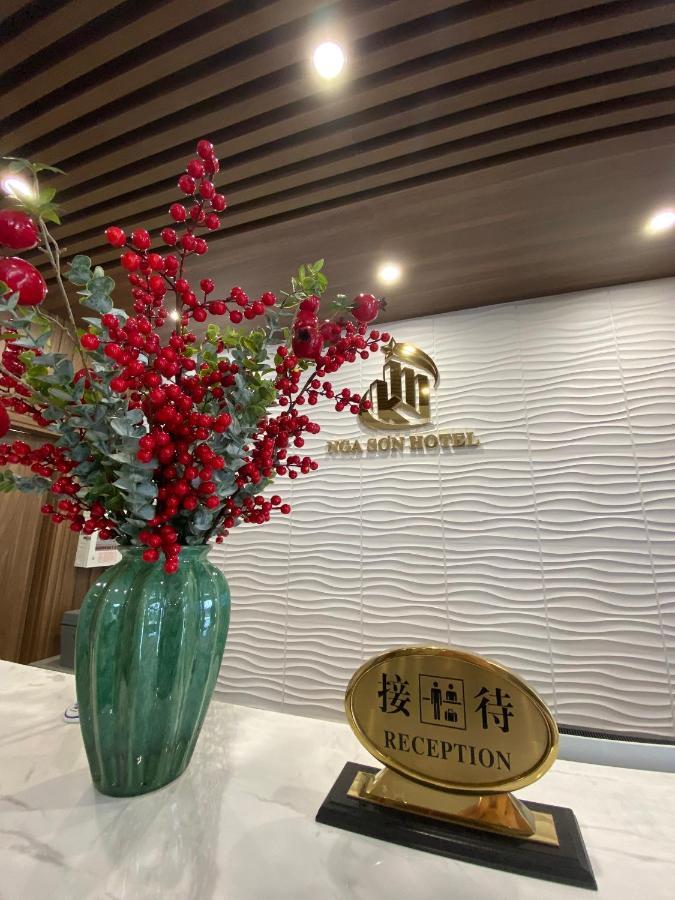 Khach San Nga Son Hotel Exterior photo